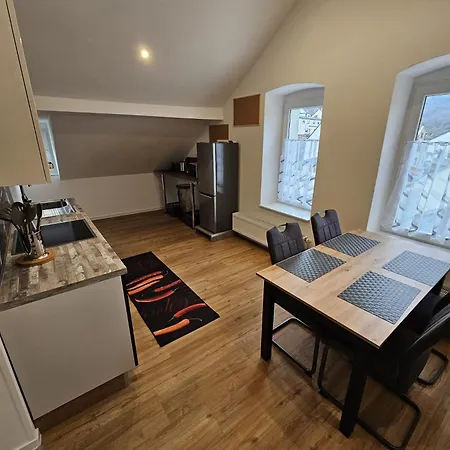 Zur Lore Apartment *